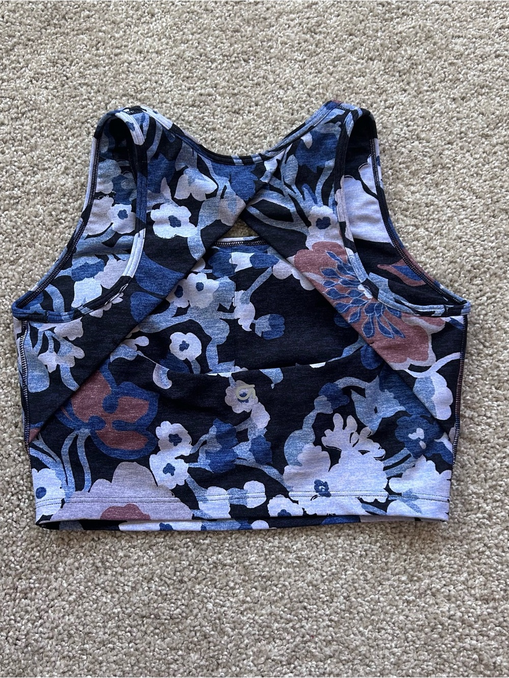 GapFit Blackout Floral Crop Top Sports Bra Keyhole Cross Back Sz XS Blue Purple - Picture 5 of 6